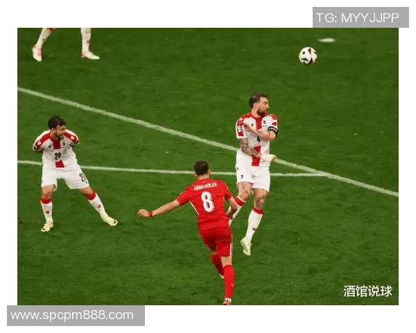 C罗任意球技艺再现赛场引发球迷热议与赞叹