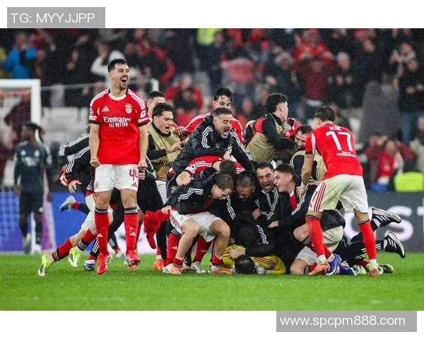 法兰克福连胜，势如破竹击败沙尔克04